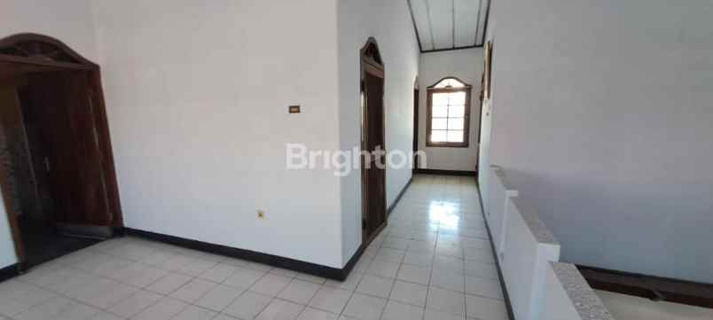 dijual rumah pucang adi