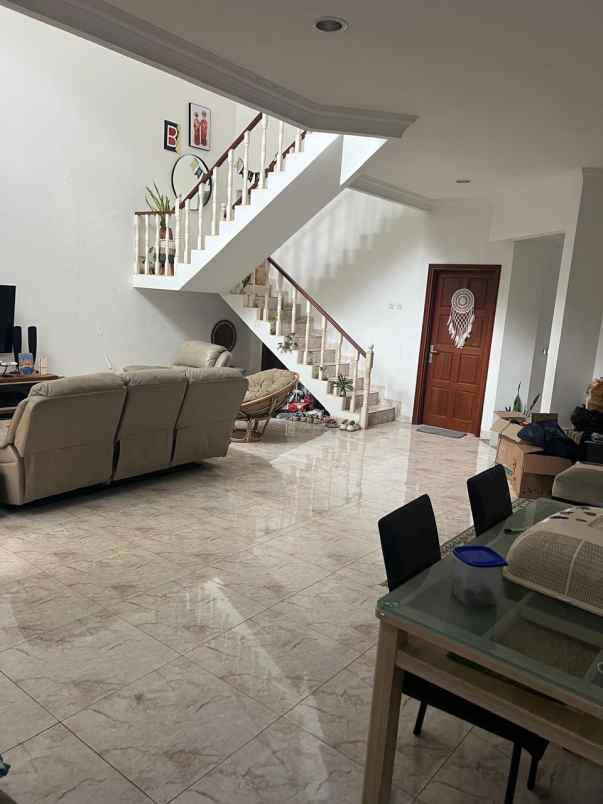 dijual rumah puri cinere