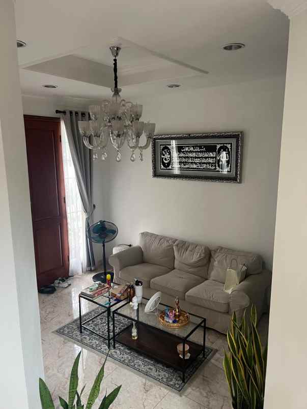 dijual rumah puri cinere