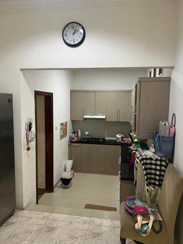 dijual rumah puri cinere