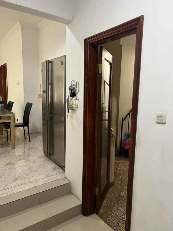 dijual rumah puri cinere