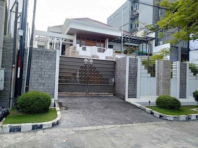 dijual rumah pusat kota surabaya dekat