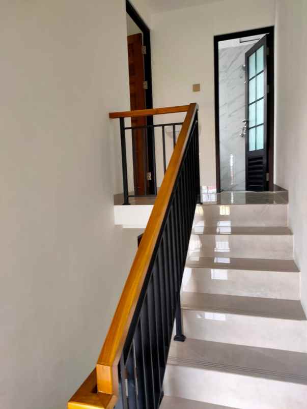 dijual rumah rawamangun