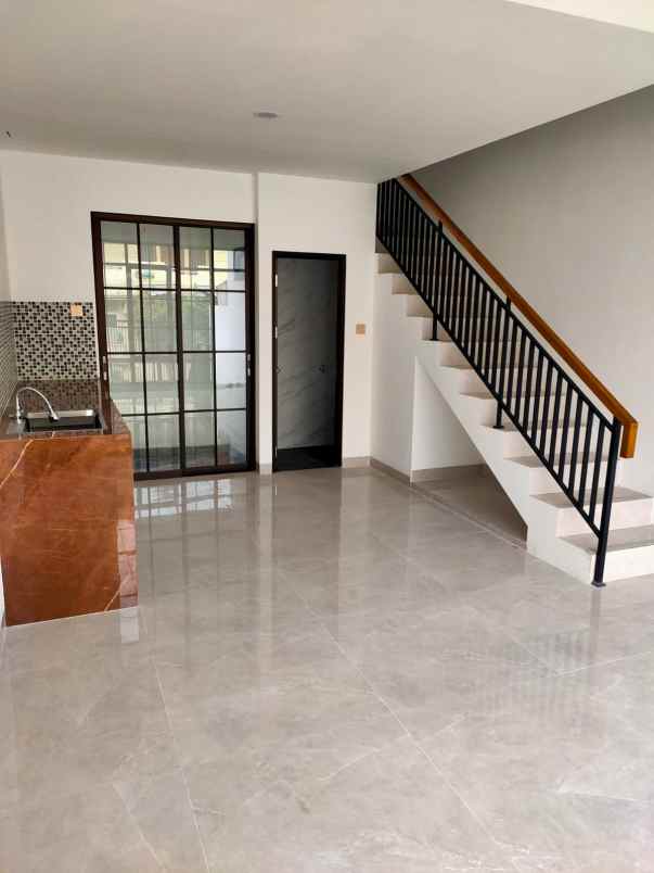 dijual rumah rawamangun