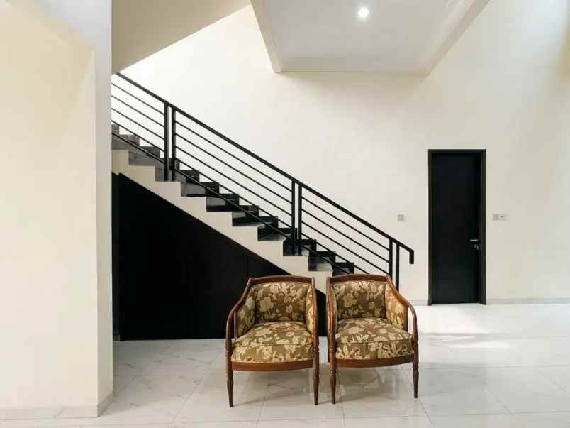 dijual rumah rawamangun
