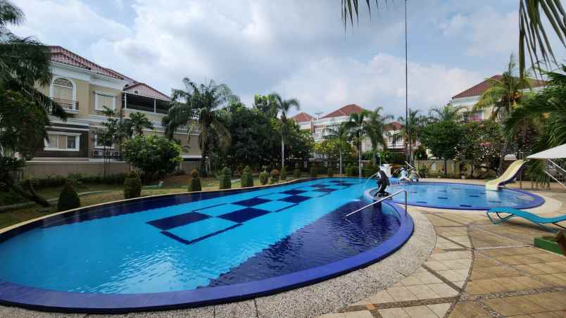 dijual rumah royal gading mansion