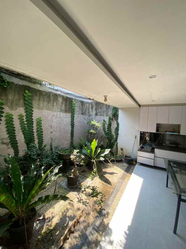 dijual rumah rumah suvarna sutera