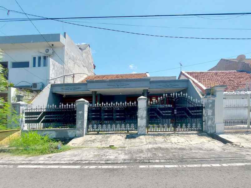 dijual rumah rungkut asri