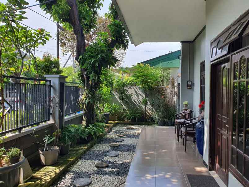 dijual rumah rungkut asri