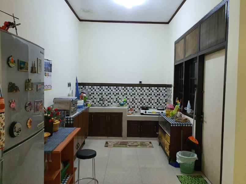 dijual rumah rungkut asri