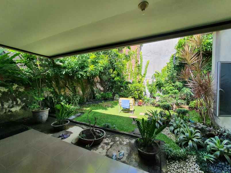 dijual rumah rungkut asri