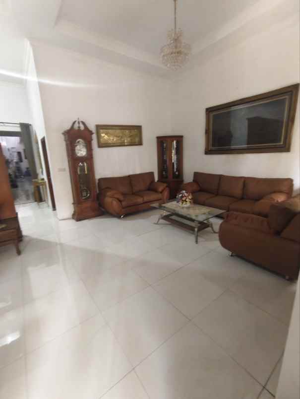 dijual rumah rungkut asri