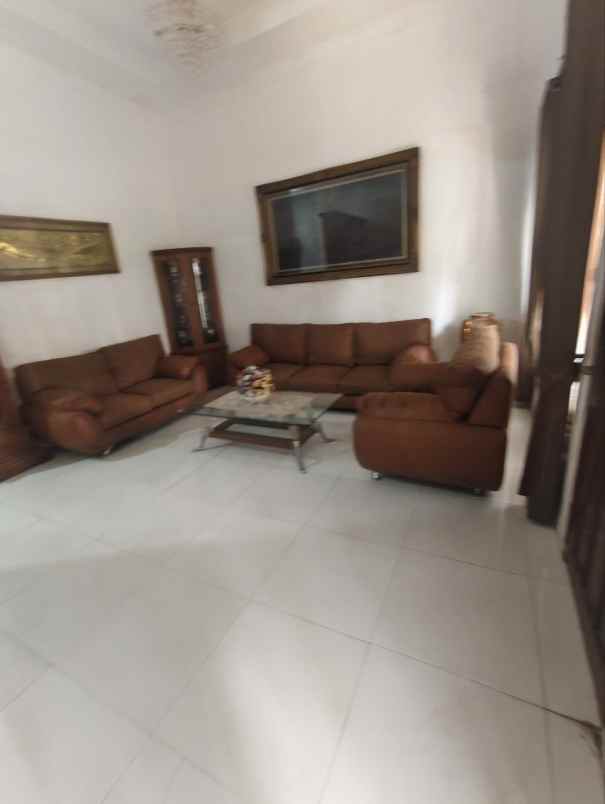 dijual rumah rungkut asri