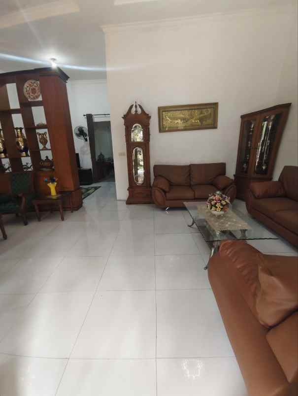 dijual rumah rungkut asri