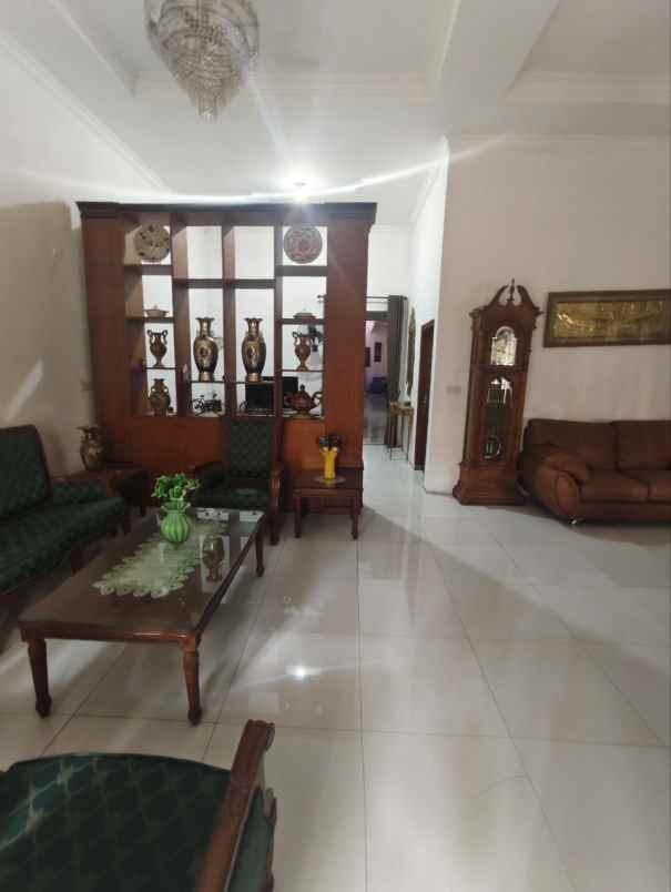 dijual rumah rungkut asri