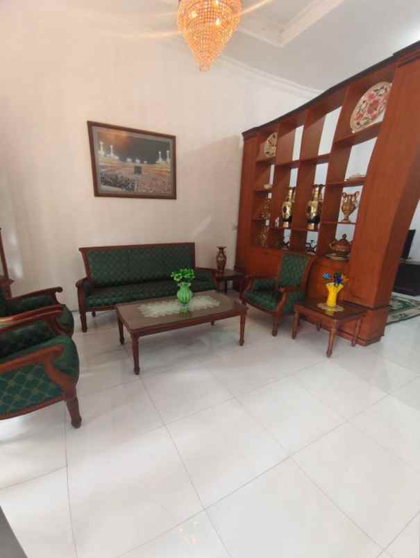 dijual rumah rungkut asri