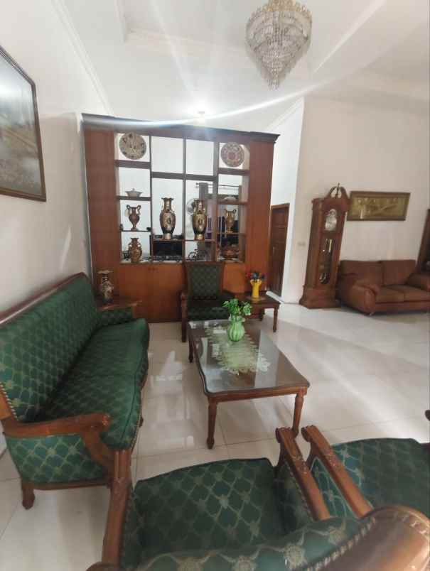 dijual rumah rungkut asri