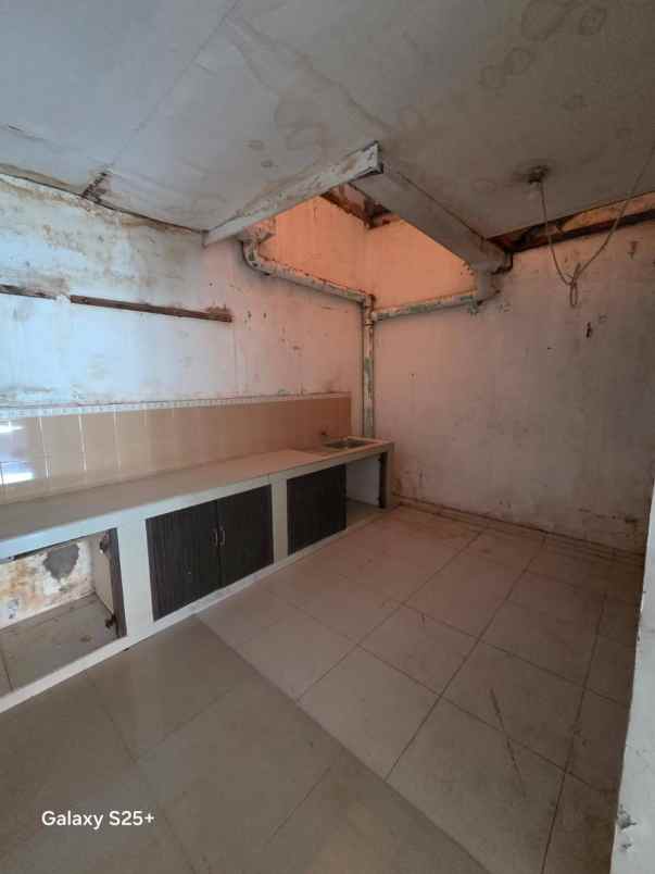 dijual rumah rungkut asri