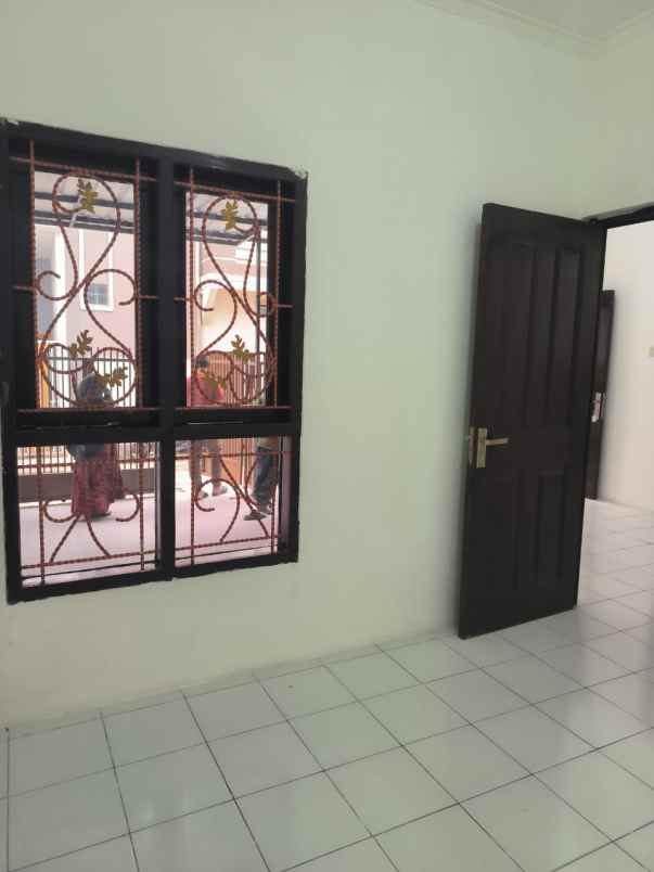dijual rumah sariwangi regency