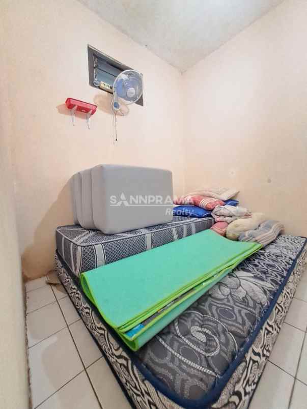 dijual rumah second 1 5lantai