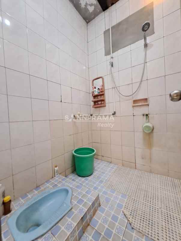 dijual rumah second 1 5lantai
