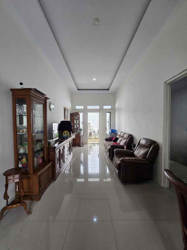 dijual rumah secondary 1 lantai samping komplek