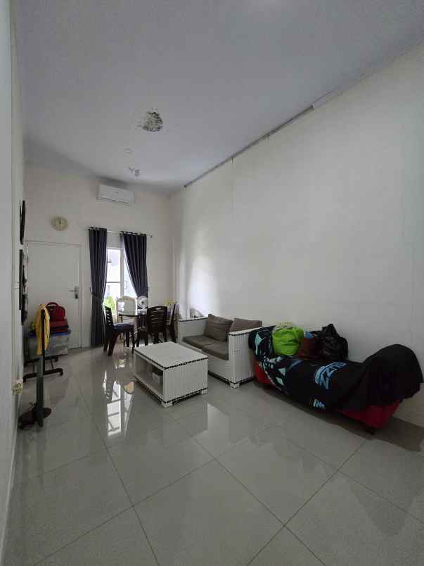 dijual rumah secondary 1 lantai samping komplek