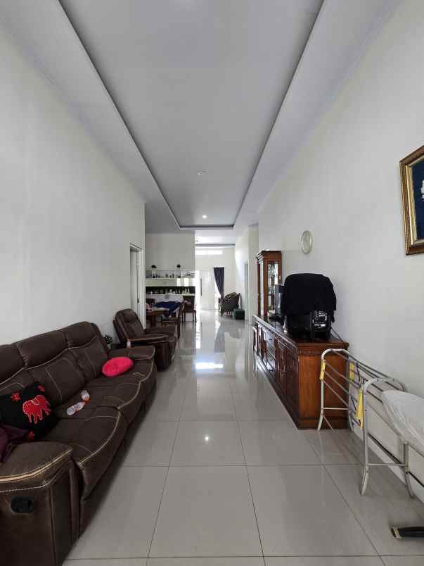 dijual rumah secondary 1 lantai samping komplek