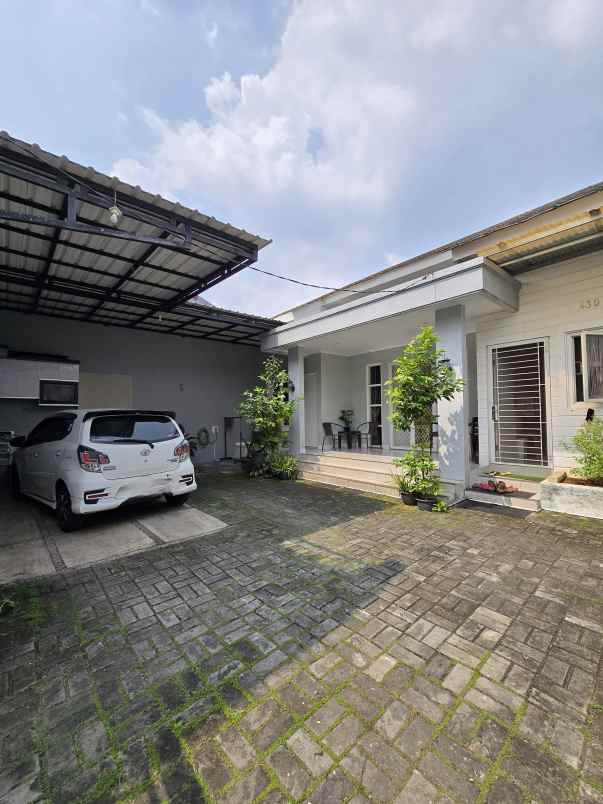 dijual rumah secondary 1 lantai samping komplek