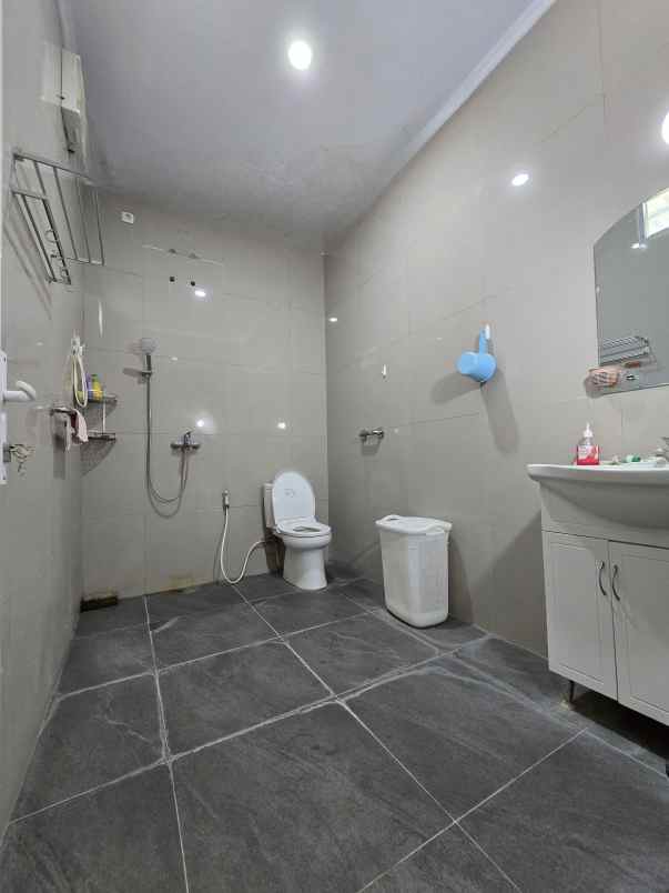 dijual rumah secondary 1 lantai samping komplek