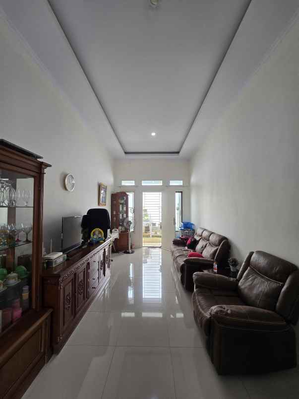 dijual rumah secondary 1 lantai samping komplek