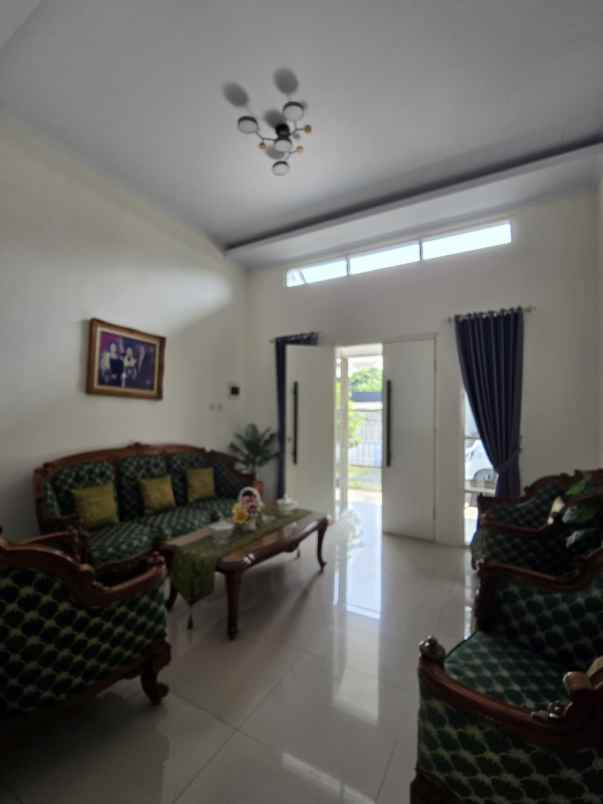 dijual rumah secondary 1 lantai samping komplek