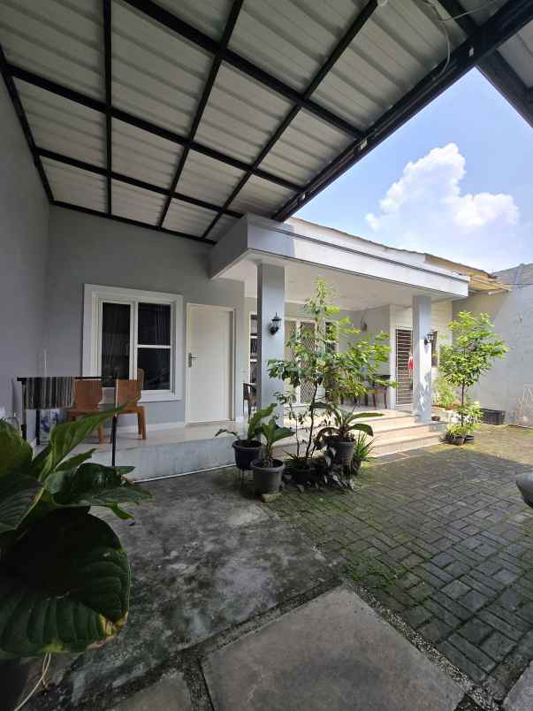 dijual rumah secondary 1 lantai samping komplek