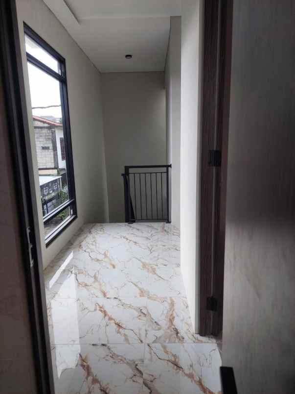 dijual rumah semampir tengah