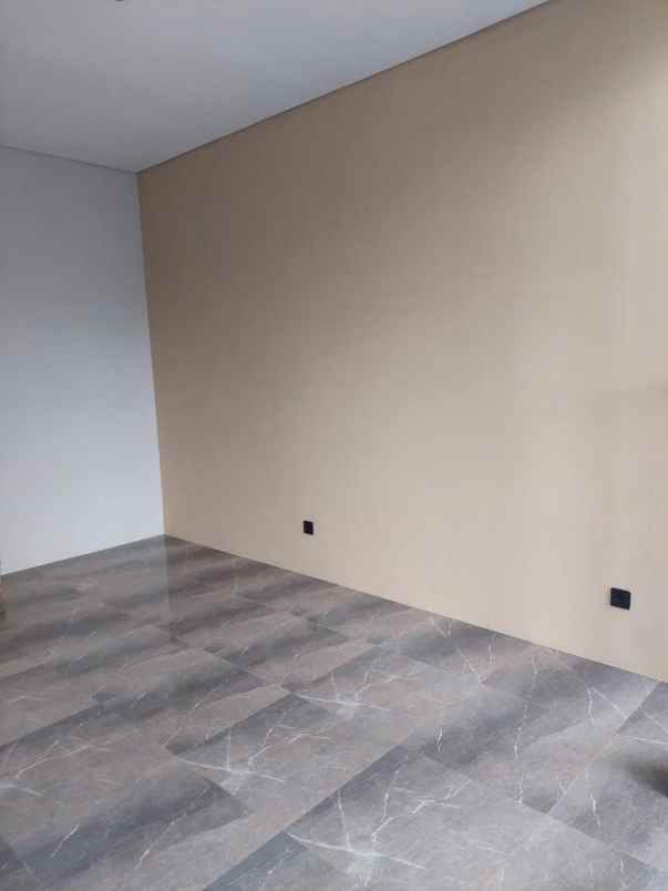 dijual rumah semampir tengah