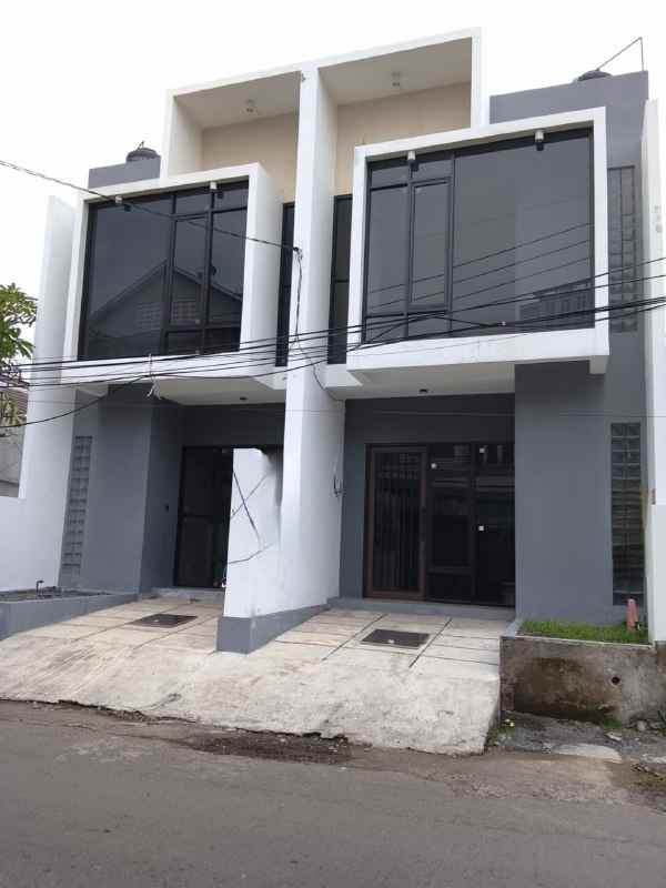 dijual rumah semampir tengah