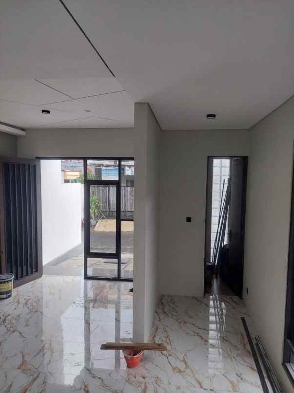 dijual rumah semampir tengah