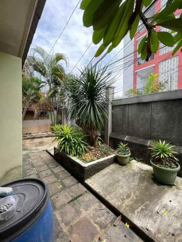 dijual rumah setiabudi