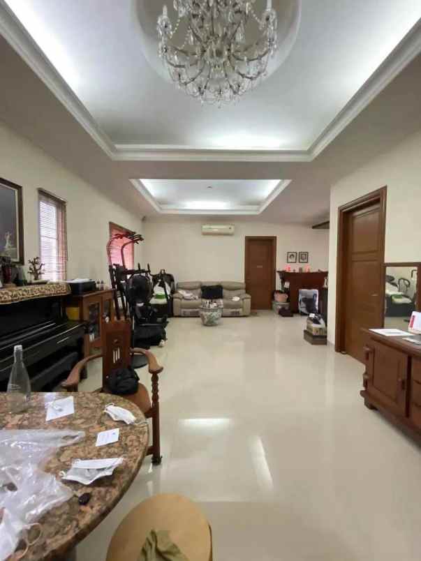 dijual rumah setiabudi