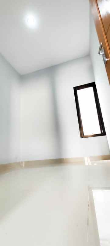 dijual rumah srimahi