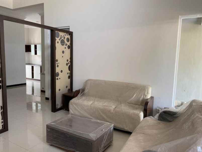 dijual rumah sukolilo dian regency 2