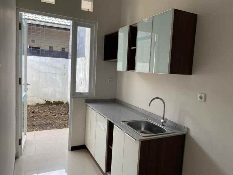 dijual rumah sukolilo dian regency 2