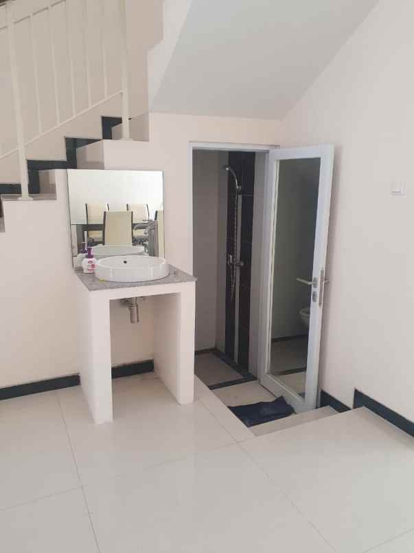 dijual rumah sukolilo dian regency