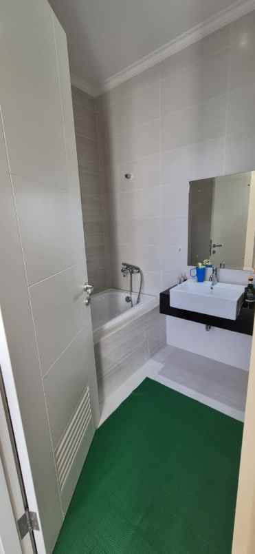 dijual rumah summarecon serpong cihuni