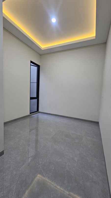 dijual rumah sutorejo