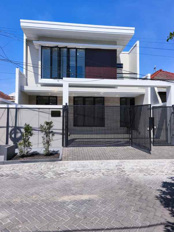 dijual rumah sutorejo utara