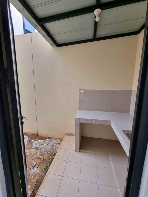 dijual rumah suvarna sutera cikupa