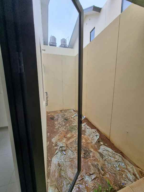 dijual rumah suvarna sutera cikupa