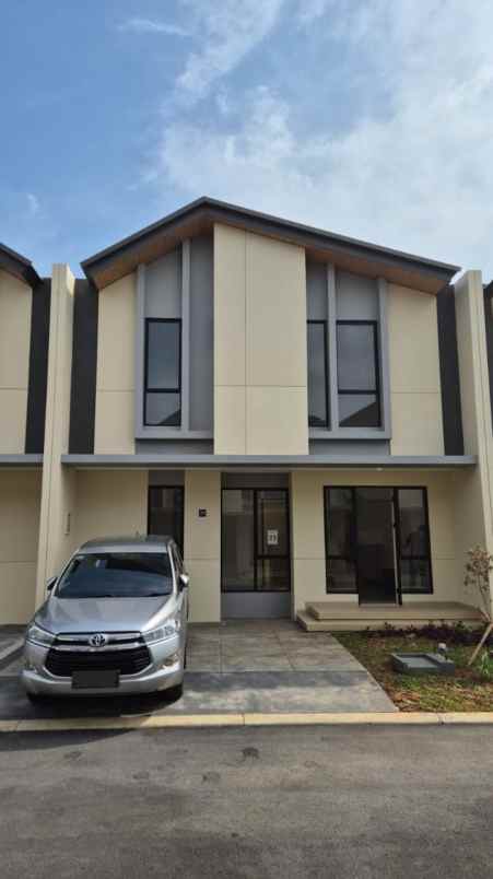 dijual rumah suvarna sutera cikupa