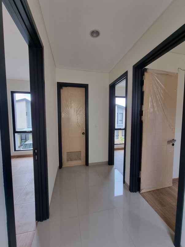 dijual rumah suvarna sutera cikupa